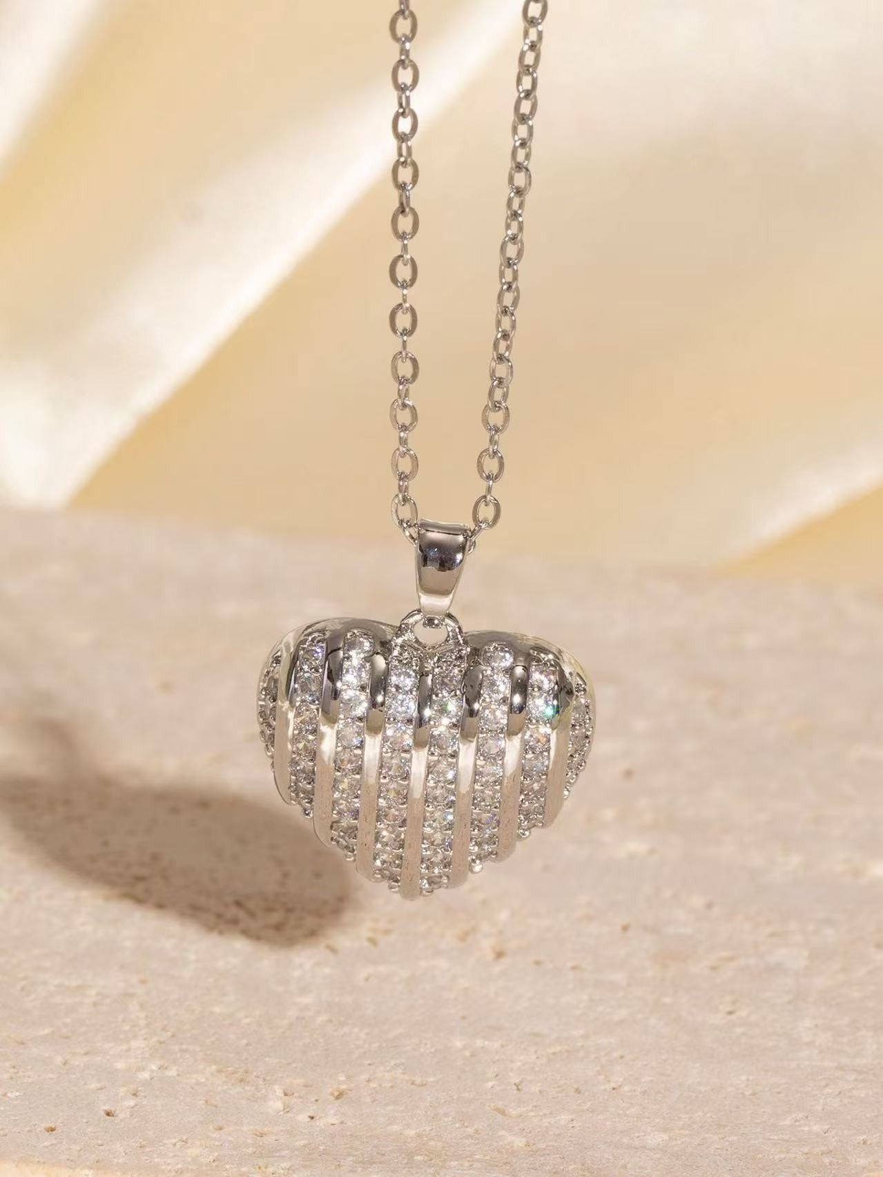 Malika Gems Minimal Luxe Heart Necklace – Elegant Hollow Design