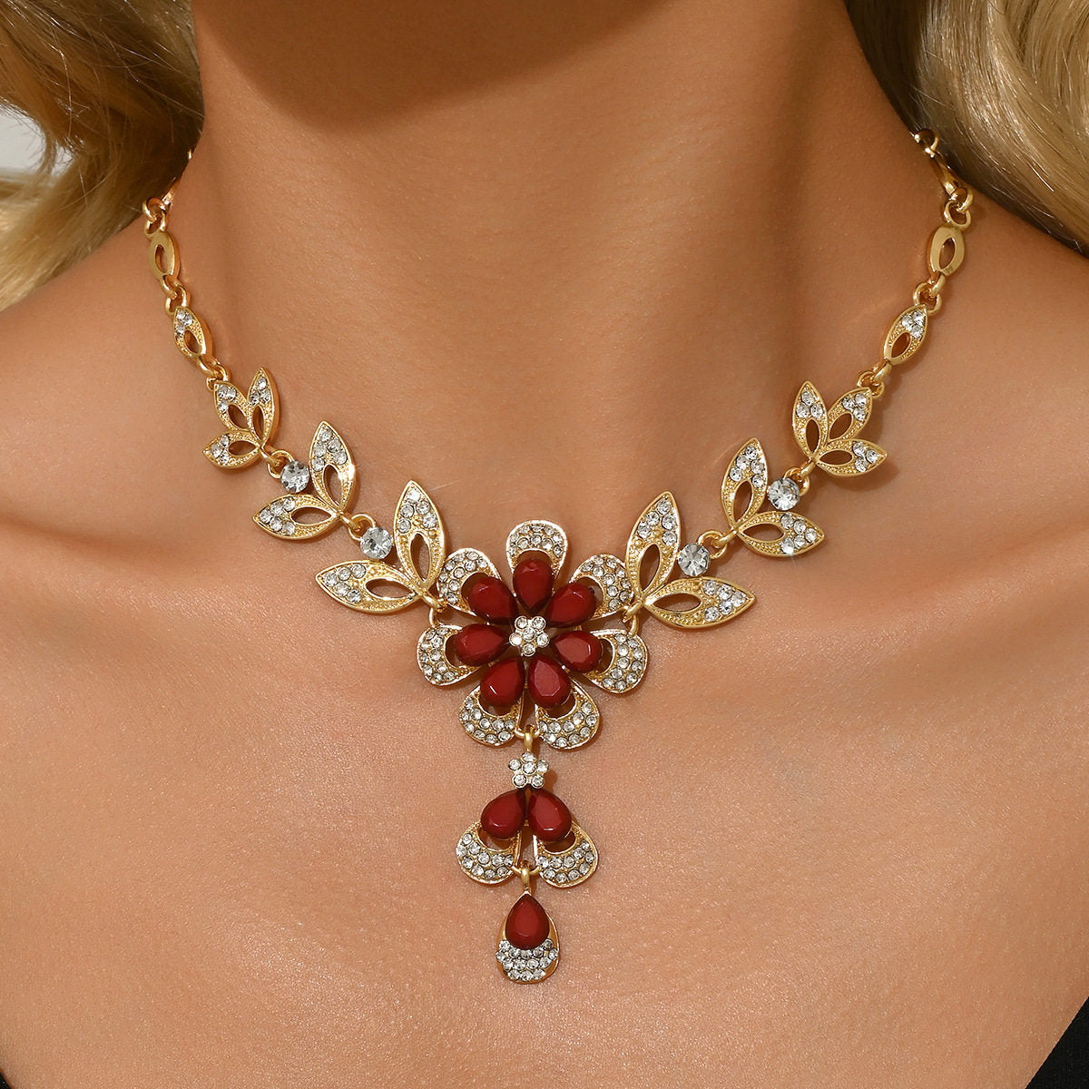 Malika Gems Midnight Flower Necklace – Black Crystal Bloom Pendant
