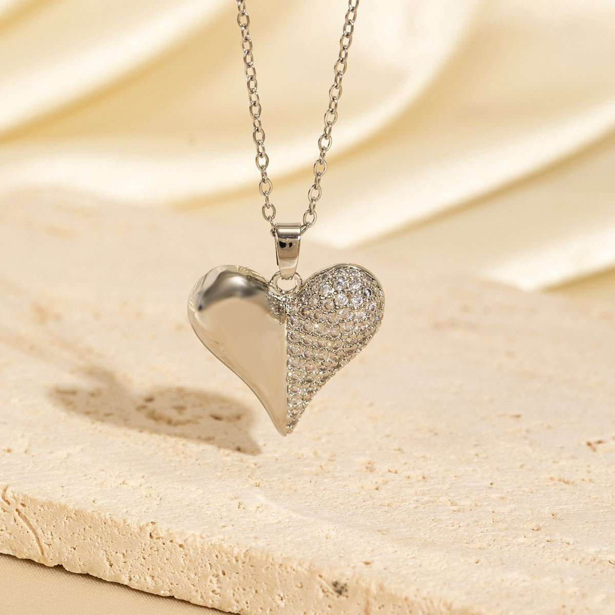 Malika Gems Minimal Luxe Heart Necklace – Elegant Hollow Design