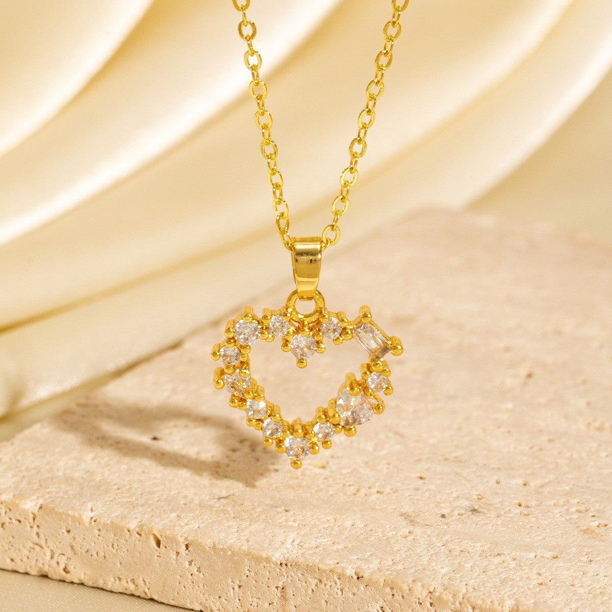 Malika Gems Minimal Luxe Heart Necklace – Elegant Hollow Design