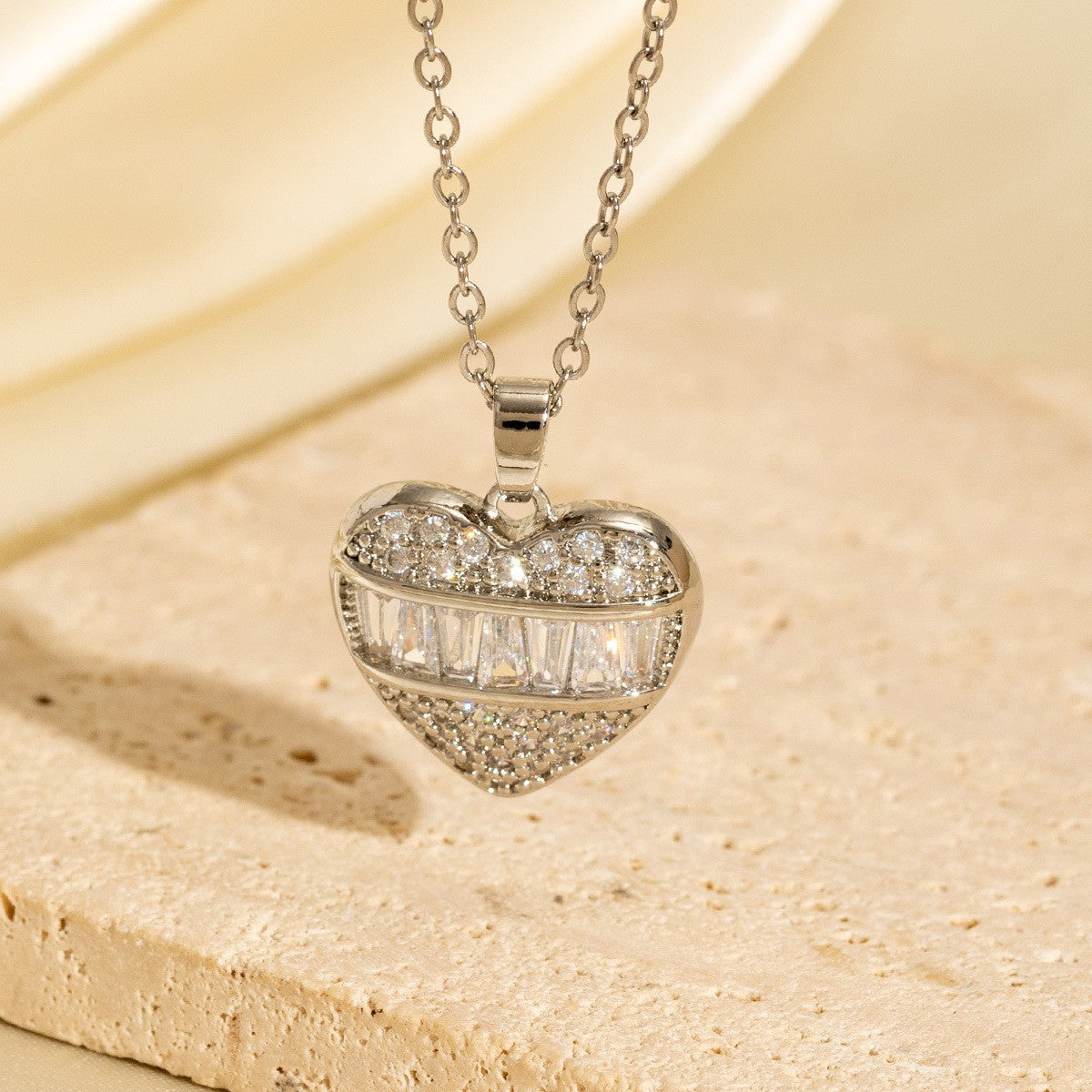 Malika Gems Minimal Luxe Heart Necklace – Elegant Hollow Design