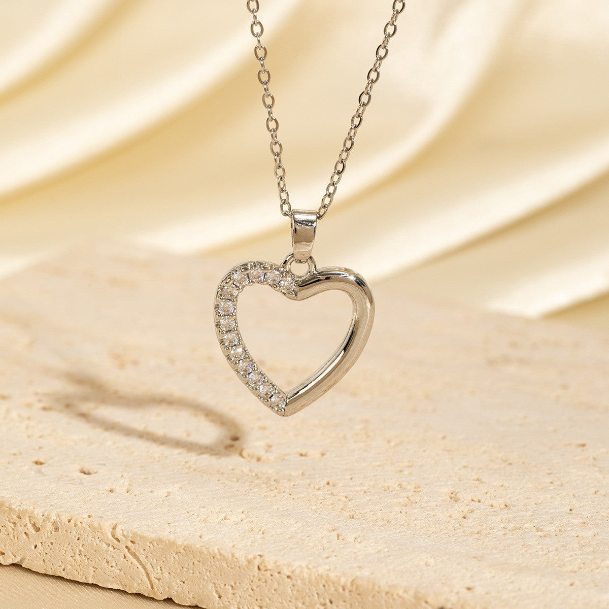 Malika Gems Minimal Luxe Heart Necklace – Elegant Hollow Design