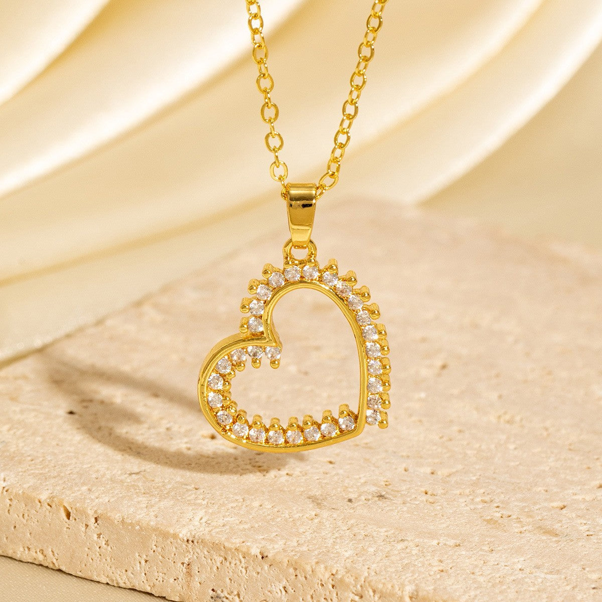 Malika Gems Minimal Luxe Heart Necklace – Elegant Hollow Design