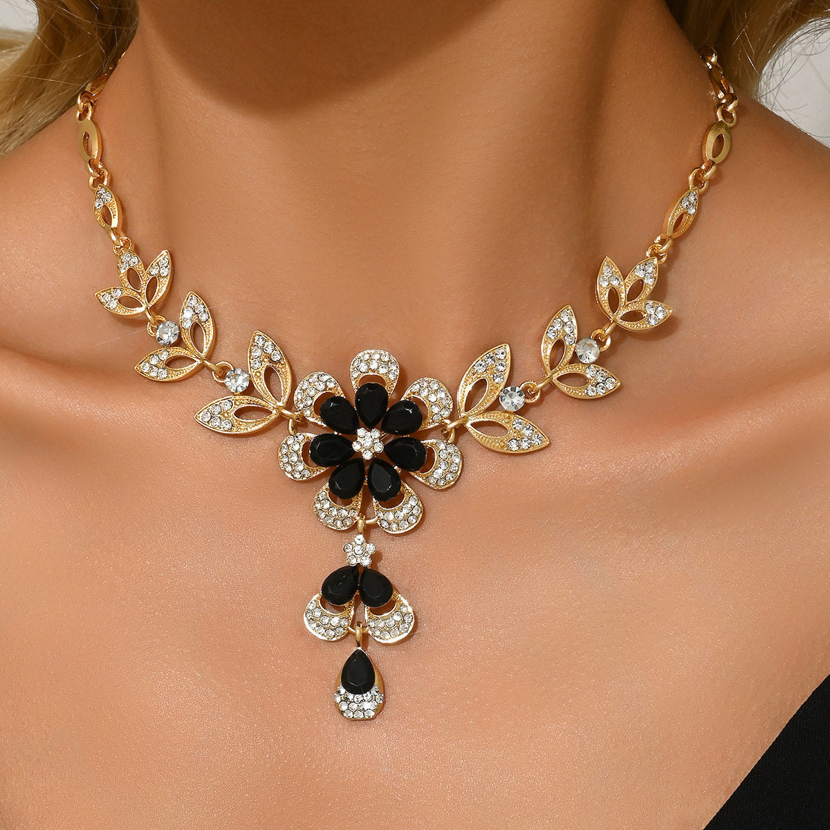 Malika Gems Midnight Flower Necklace – Black Crystal Bloom Pendant