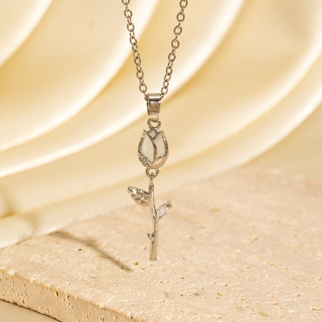 Malika Gems Personalized Tulip Necklace – Custom Floral Piece