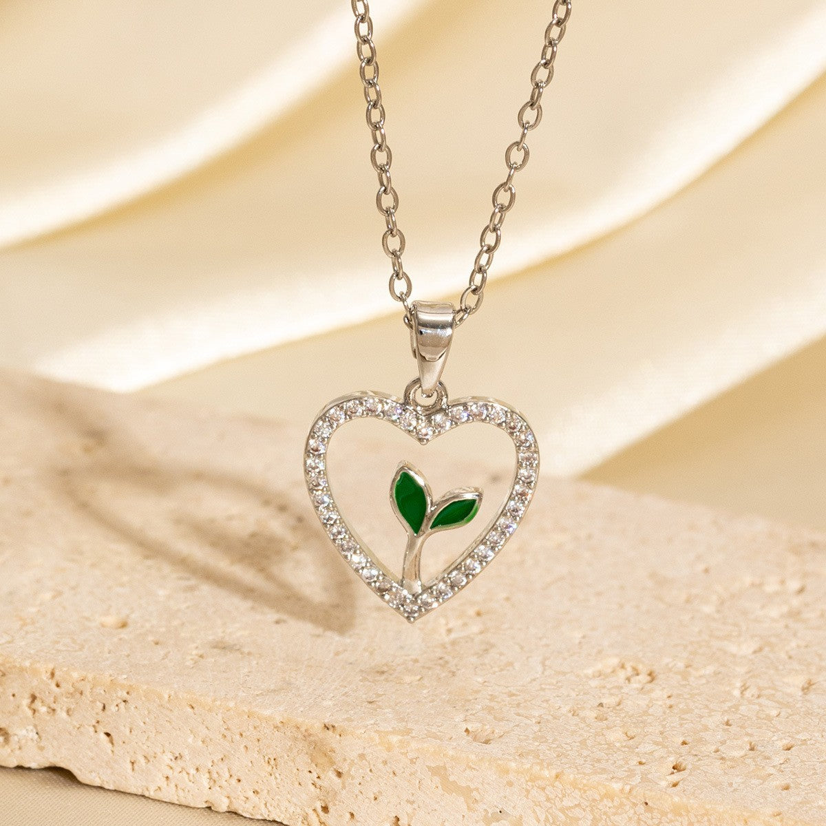Malika Gems Minimal Luxe Heart Necklace – Elegant Hollow Design