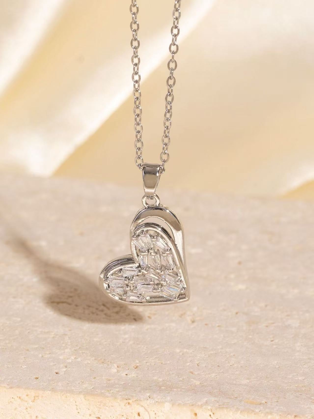 Malika Gems Minimal Luxe Heart Necklace – Elegant Hollow Design