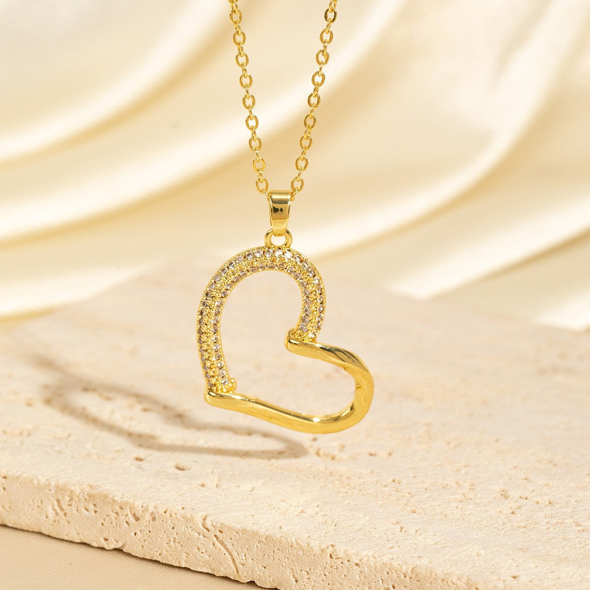 Malika Gems Minimal Luxe Heart Necklace – Elegant Hollow Design
