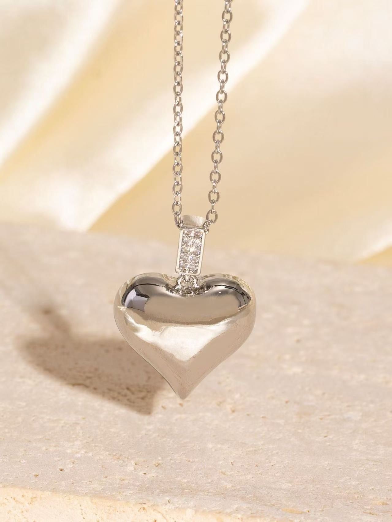 Malika Gems Minimal Luxe Heart Necklace – Elegant Hollow Design