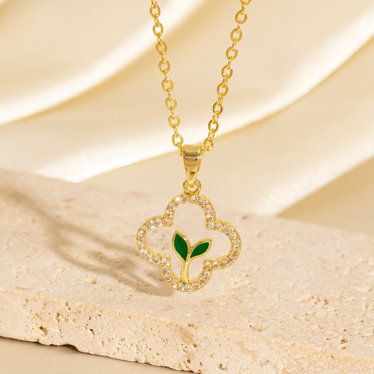 Malika Gems Minimal Luxe Heart Necklace – Elegant Hollow Design