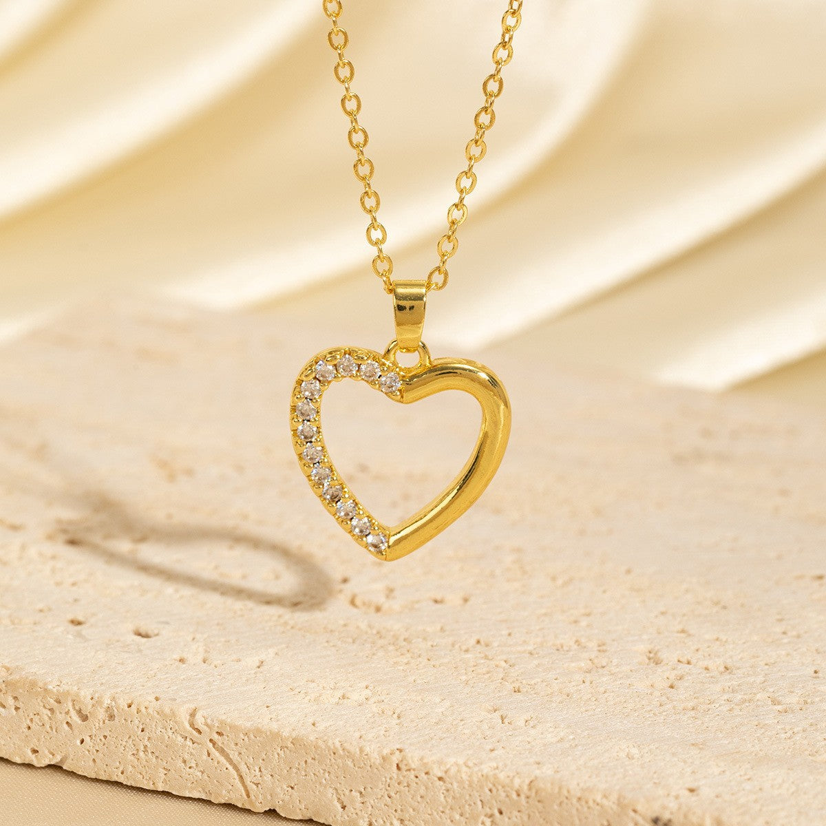 Malika Gems Minimal Luxe Heart Necklace – Elegant Hollow Design