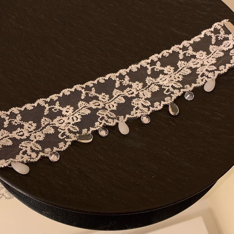 Malika Gems Lace Allure Choker – Elegant Statement Necklace