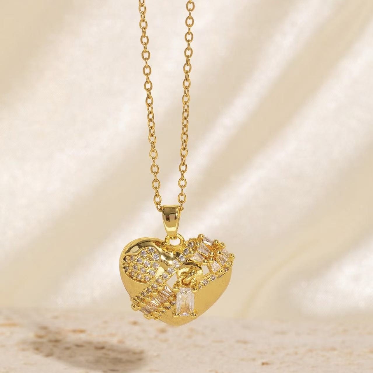Malika Gems Minimal Luxe Heart Necklace – Elegant Hollow Design