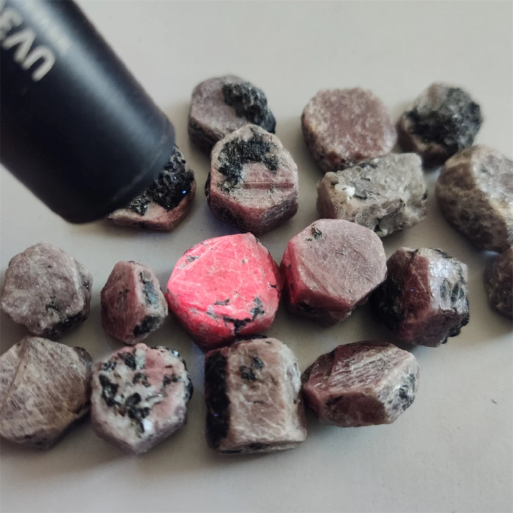 Natural Real Ruby Corundum Stones Ruby Gemstone Stones for Jewelry Irregular Ruby Corundum Stones and Crystals Stone Diffuser