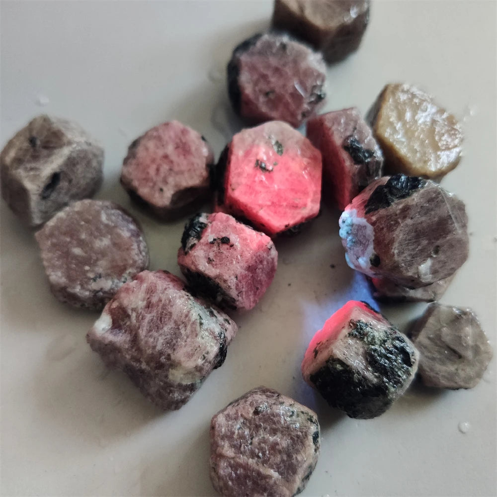 Natural Real Ruby Corundum Stones Ruby Gemstone Stones for Jewelry Irregular Ruby Corundum Stones and Crystals Stone Diffuser