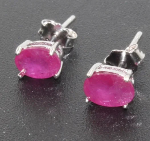 Natural Ruby Silver Earrings 4 * 6 Mm Ruby Stud Earring Simple 925 Silver Ruby Earrings Classic Ruby Jewelry for Wedding