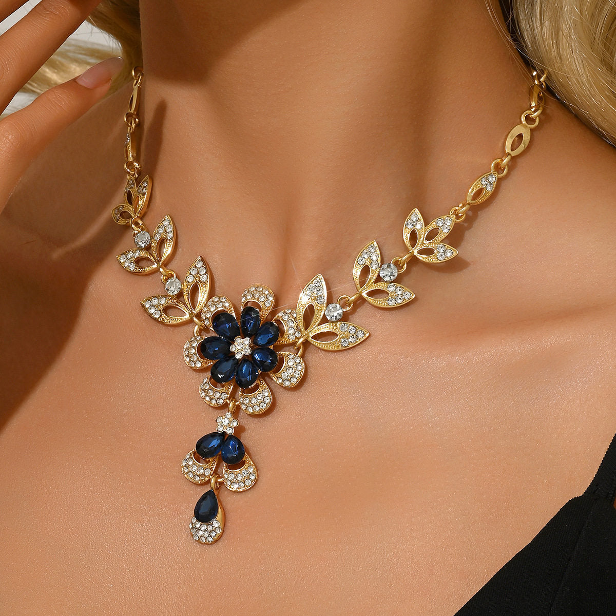 Malika Gems Midnight Flower Necklace – Black Crystal Bloom Pendant
