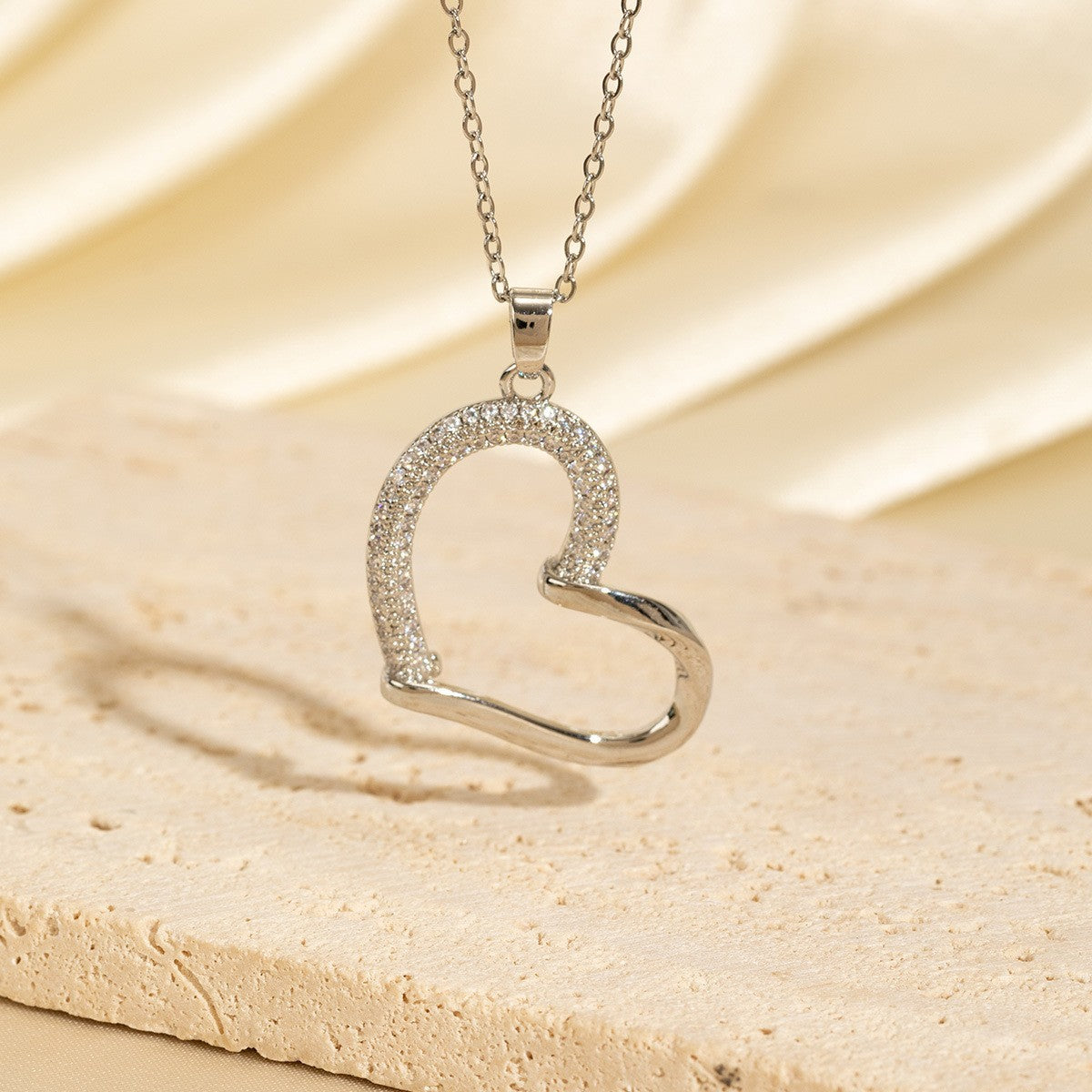 Malika Gems Minimal Luxe Heart Necklace – Elegant Hollow Design