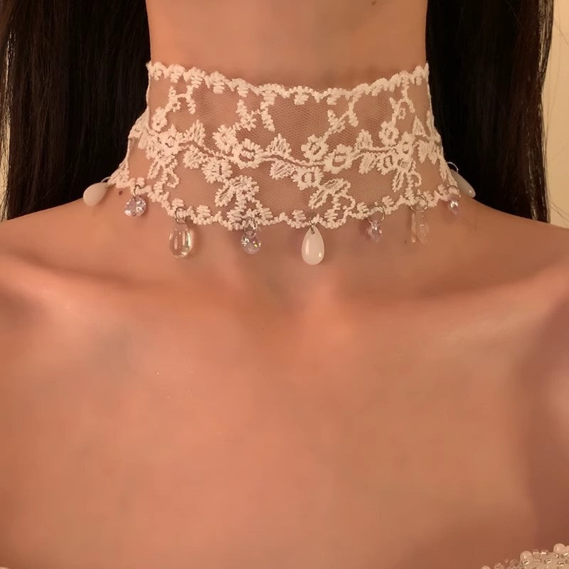 Malika Gems Lace Allure Choker – Elegant Statement Necklace