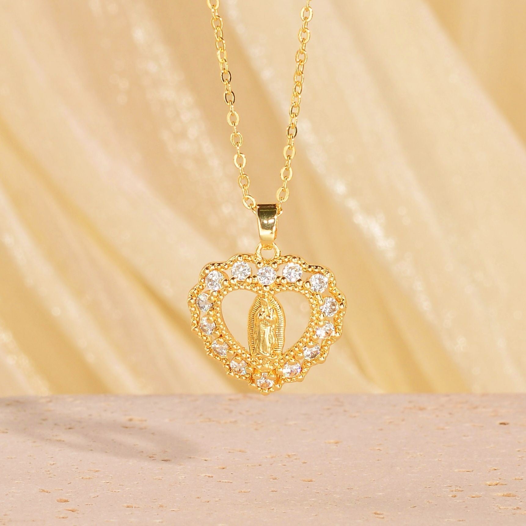 Malika Gems Minimal Luxe Heart Necklace – Elegant Hollow Design