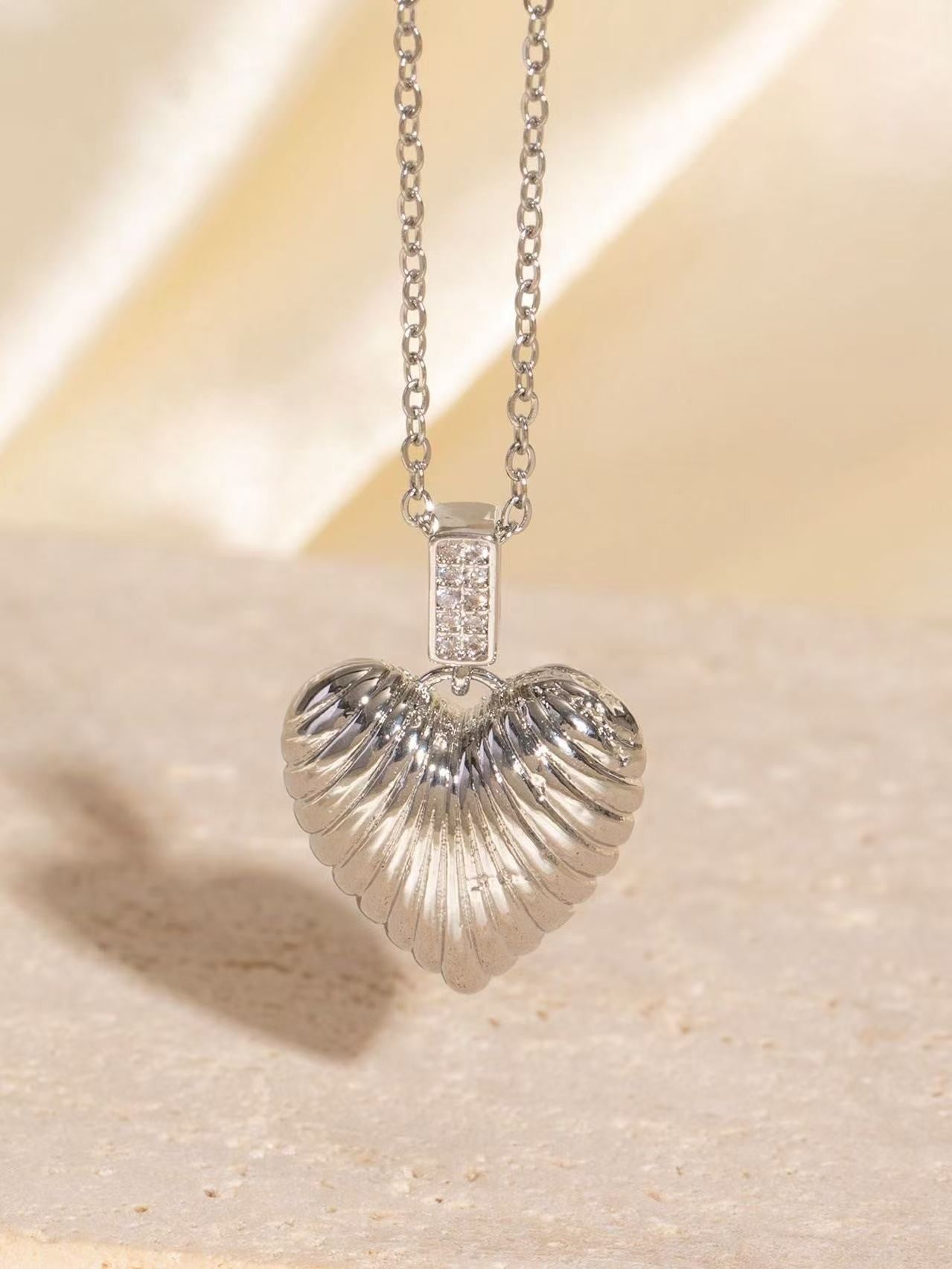 Malika Gems Minimal Luxe Heart Necklace – Elegant Hollow Design